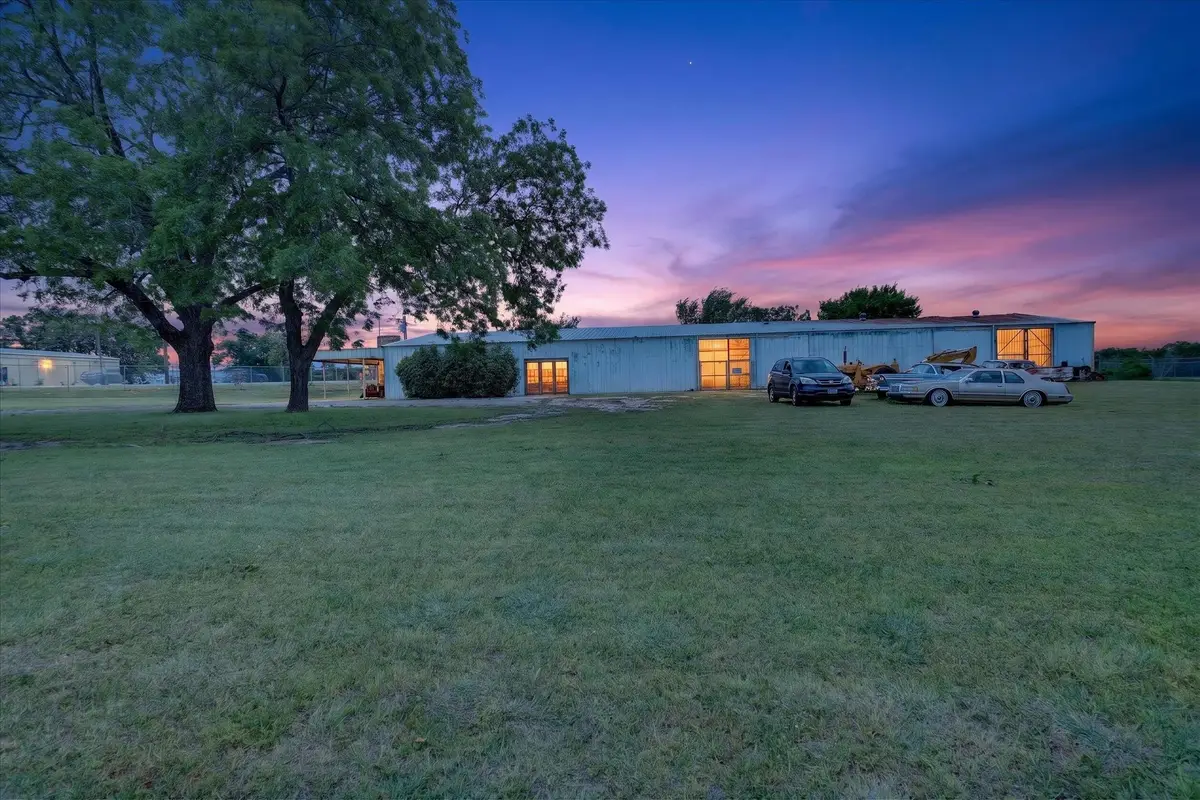 1092 W Highway 199, Springtown, TX 76082 - #1
