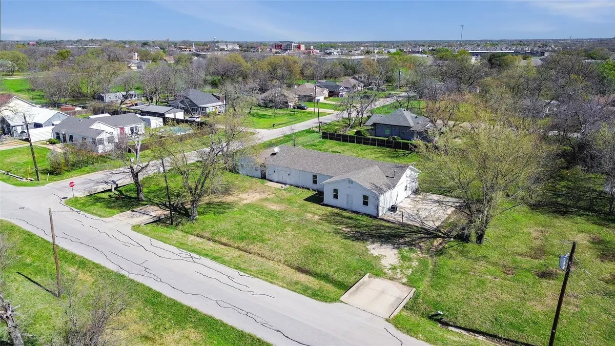 401 E Buffalo Street, Forney, TX 75126 - #1