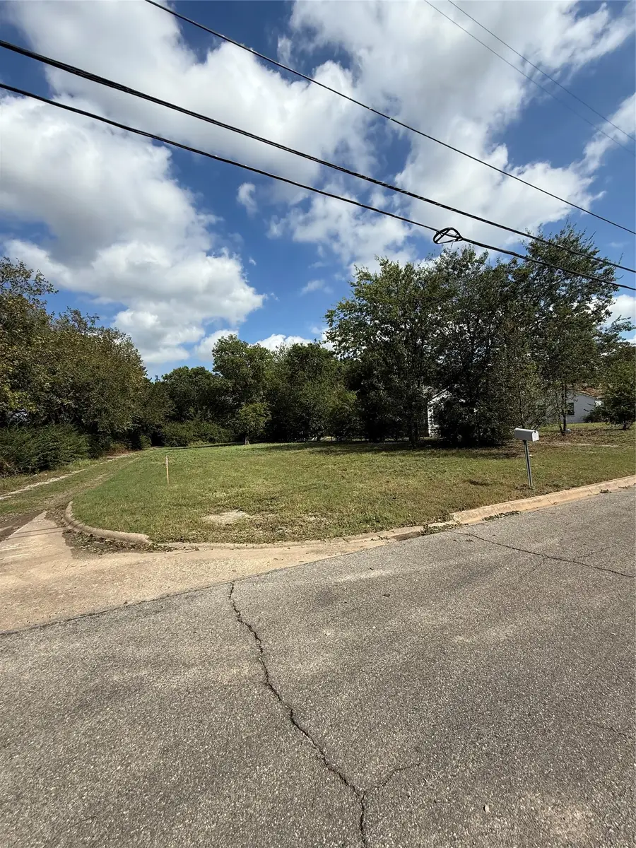1721 N Hoard Avenue, Sherman, TX 75090 - #3