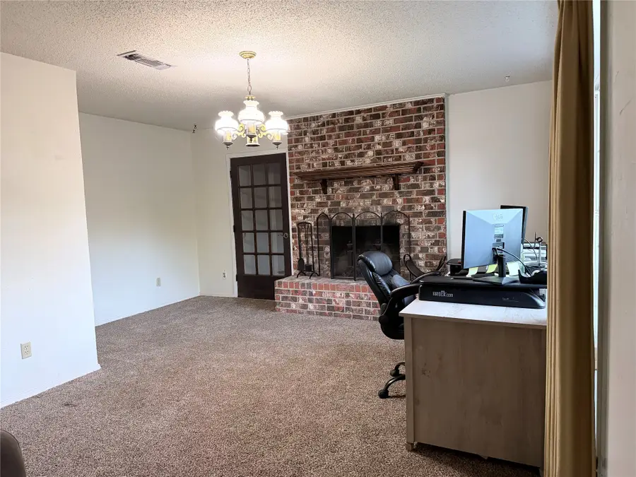 404 Montgomery Street, Pittsburg, TX 75686 - #2