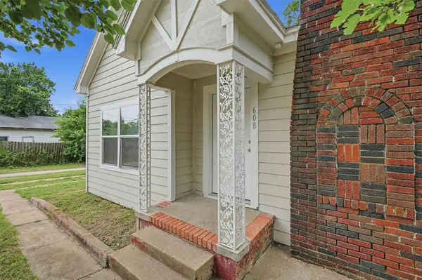 608 S Loving Avenue, Sherman, TX 75090