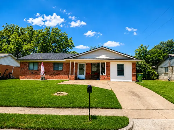 4310 Greenbriar Drive, Bellmead, TX 76705