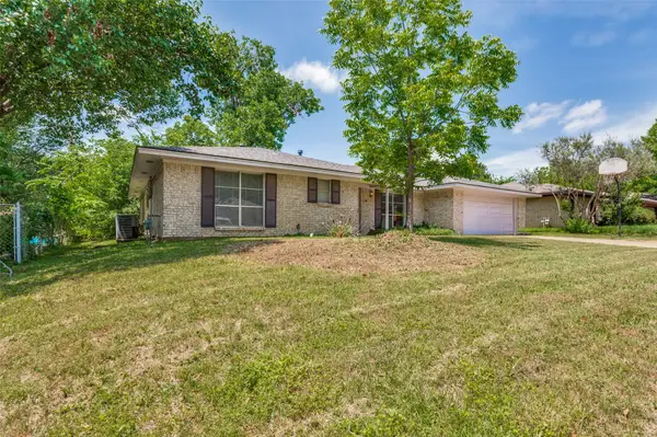 1121 Billie Ruth Lane, Hurst, TX 76053