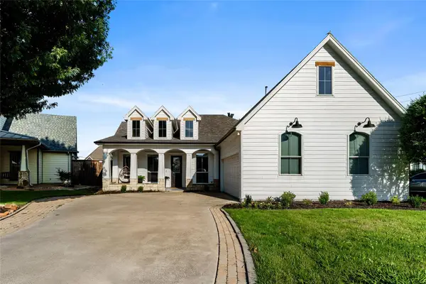 520 Dooley Court, Grapevine, TX 76051