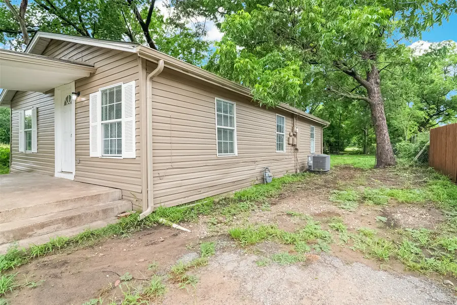627 E Pacific Street, Sherman, TX 75090 - #2