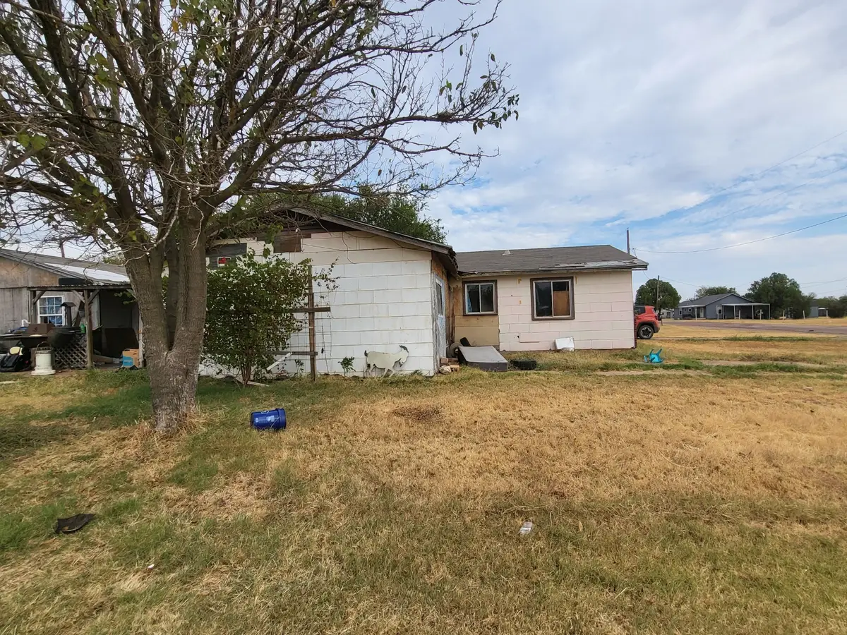 501 N Lincoln Avenue, Electra, TX 76360 - #1