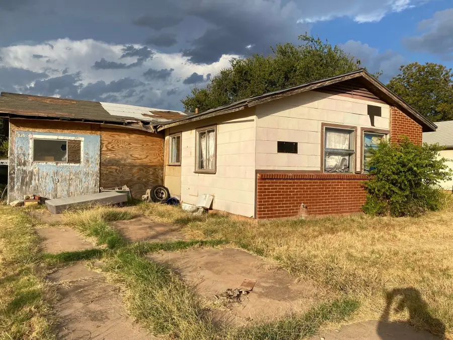 501 N Lincoln Avenue, Electra, TX 76360 - #2
