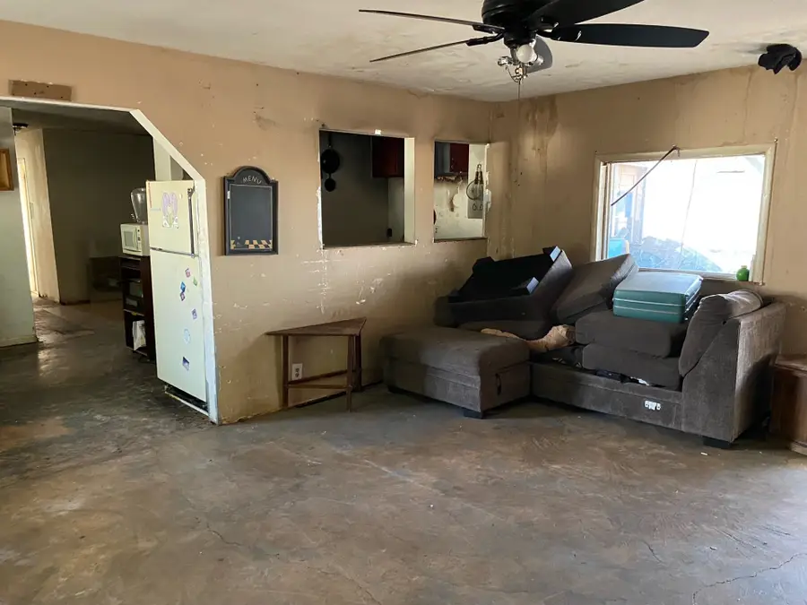 501 N Lincoln Avenue, Electra, TX 76360 - #3