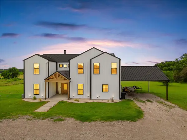 1097 Oak Knoll Lane, Elm Mott, TX 76640