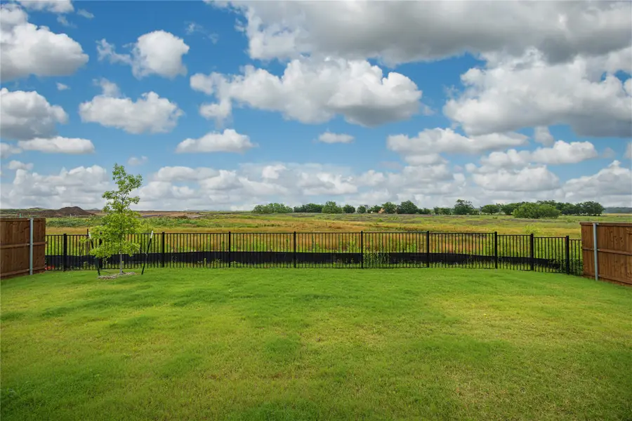7222 Amber Barn Avenue, Pilot Point, TX 76258 - #2