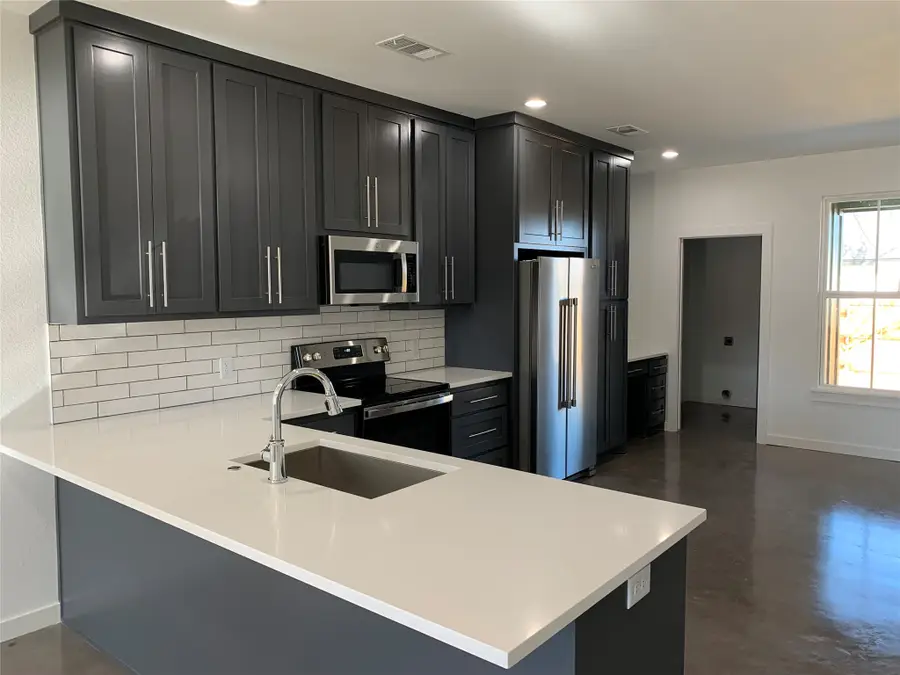 113-15 Van Buren Drive, McGregor, TX 76657 - #2