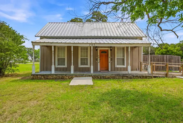 307 N Oak Lane, Tolar, TX 76476