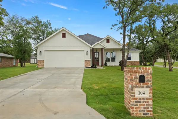 104 Jim Walter Drive, Runaway Bay, TX 76426