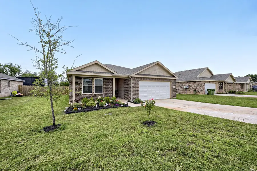 420 Jameson Street, Springtown, TX 76082 - #2