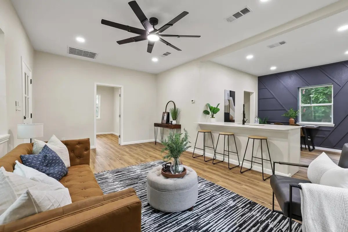 207 Pecan Street, Whitesboro, TX 76273 - #1