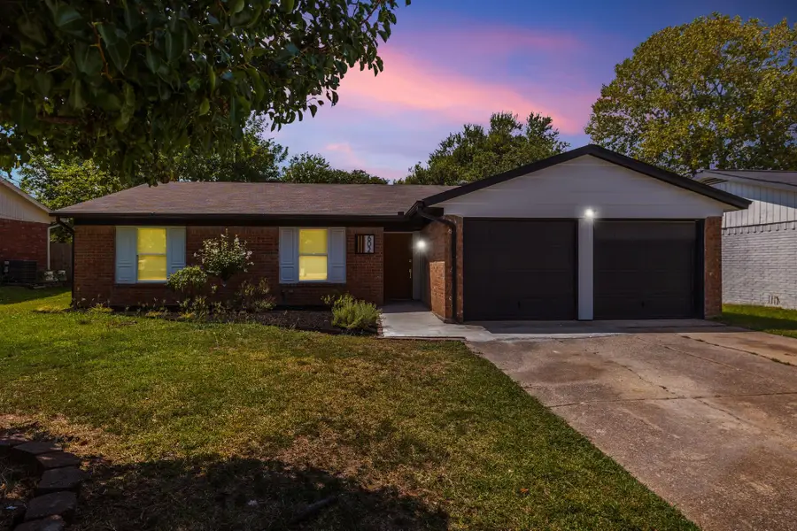 602 S Waxahachie Street, Mansfield, TX 76063 - #2