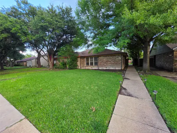 3038 Modella Avenue, Dallas, TX 75229
