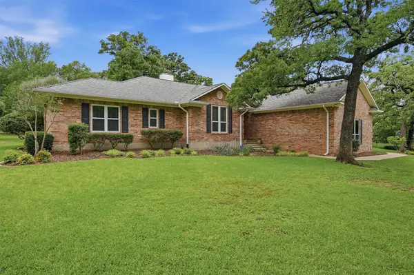 106 Santee Drive, Lake Kiowa, TX 76240