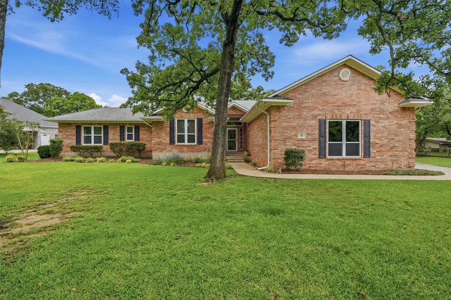 106 Santee Drive, Lake Kiowa, TX 76240 - #2