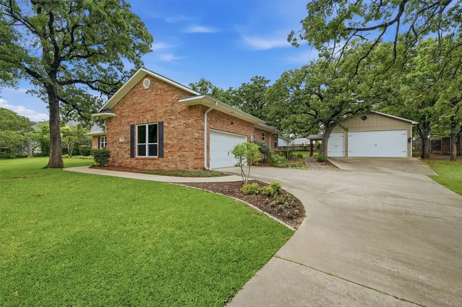 106 Santee Drive, Lake Kiowa, TX 76240 - #3