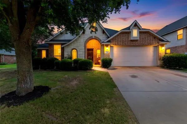 726 Celebrity Court, Midlothian, TX 76065