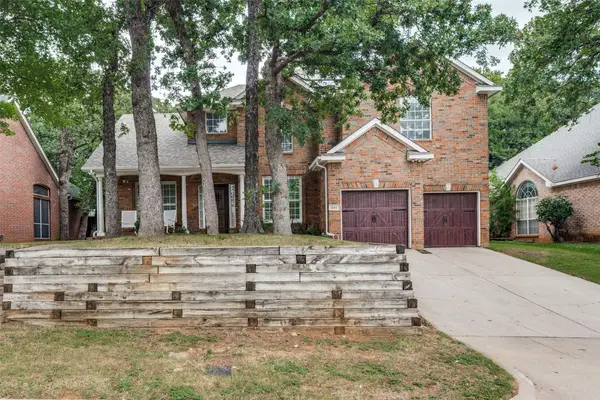 841 Forest Hollow Drive, Hurst, TX 76053