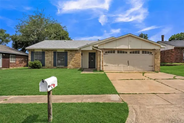 6705 Greenfield Drive, Arlington, TX 76016