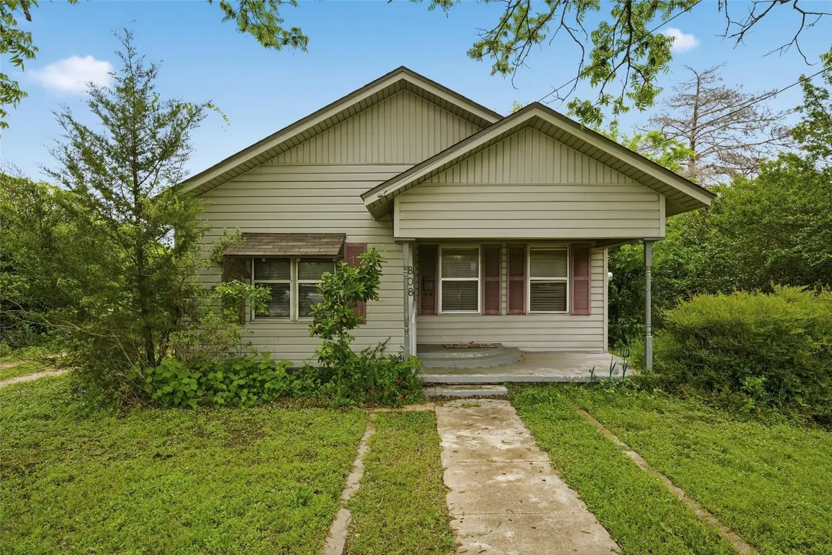 808 N Reagan Street, West, TX 76691 - #1