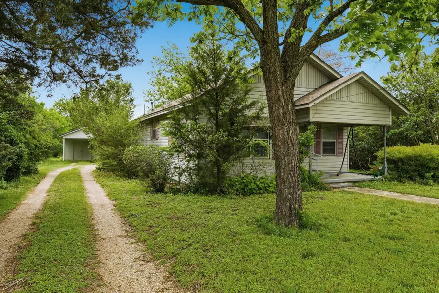 808 N Reagan Street, West, TX 76691 - #2