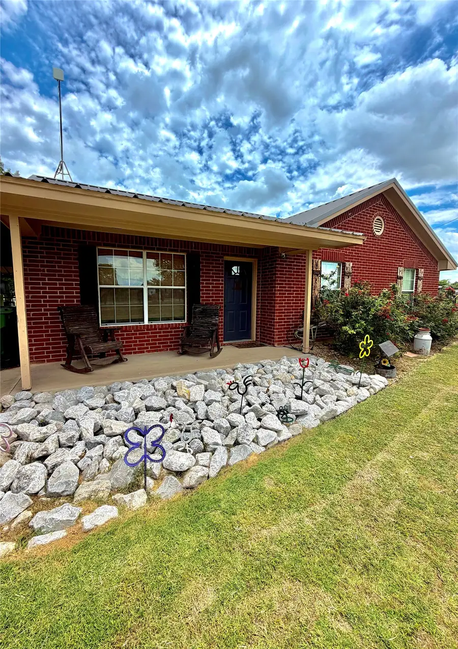 826 Gilliland Road, Springtown, TX 76082 - #2