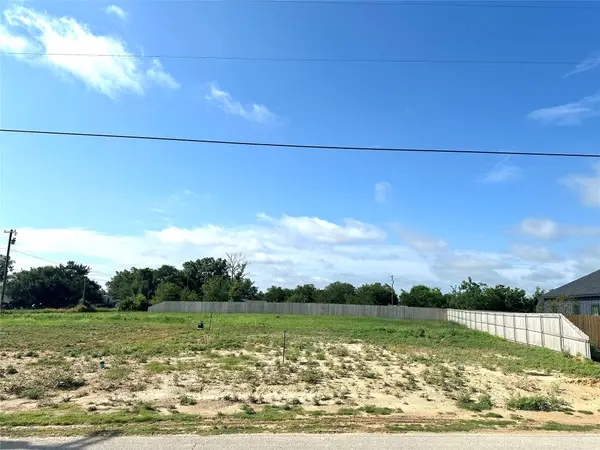 1006 E Highland Avenue, Comanche, TX 76442