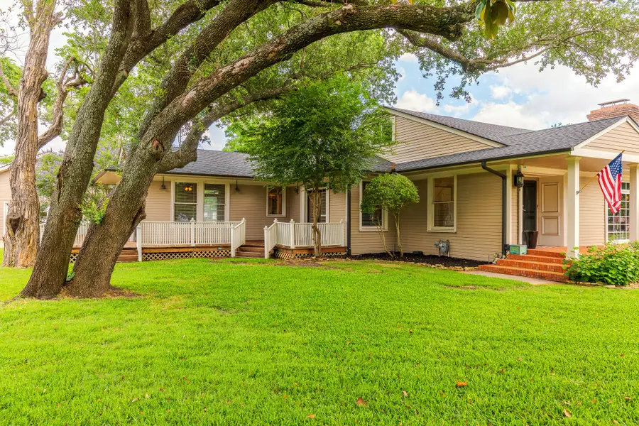 203 E Umphress Street, Van Alstyne, TX 75495 - #3