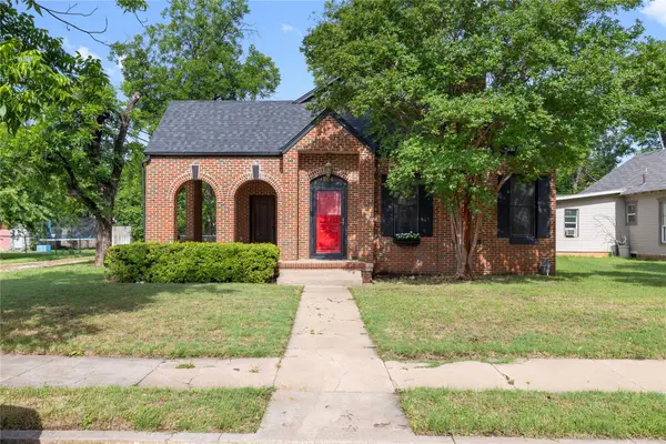 204 S Nueces Street, Coleman, TX 76834
