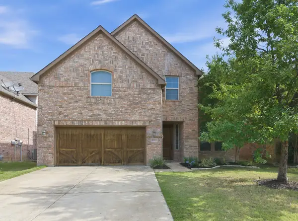 8401 Sandhill Crane Drive, Fort Worth, TX 76118