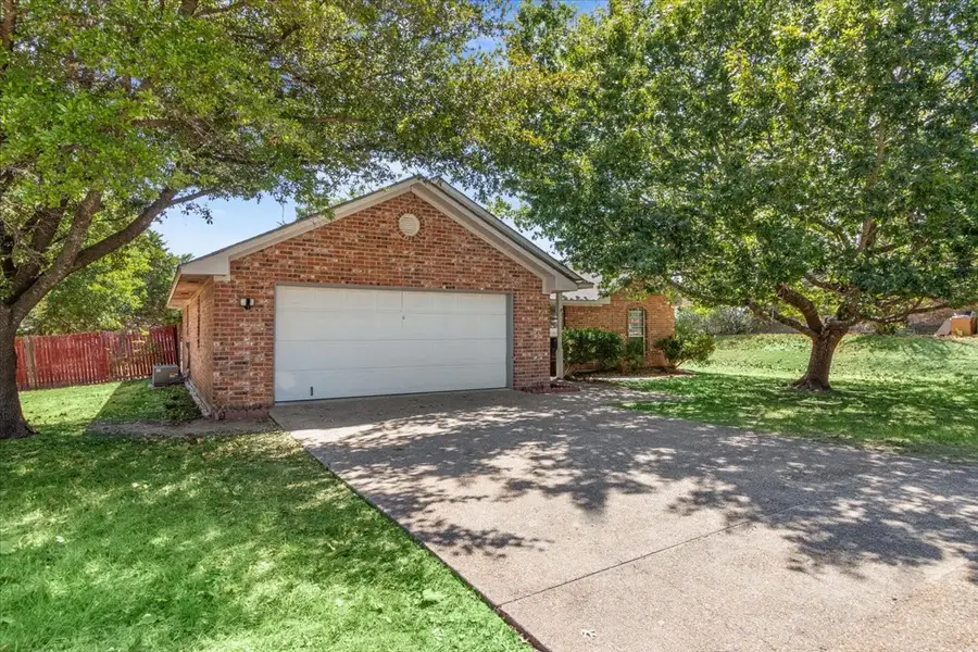 706 Rolling Hills Drive, Hewitt, TX 76643 - #3