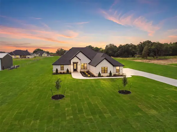 1041 Arbor Vista Drive, Azle, TX 76020