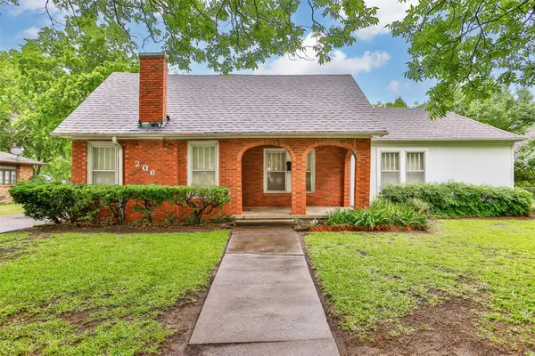 206 Ritchey Street, Gainesville, TX 76240