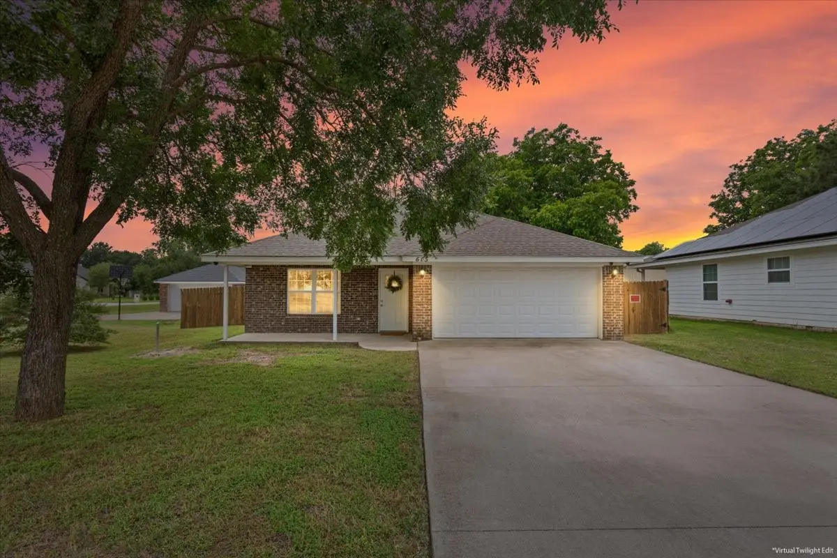 605 Powers Street, Lacy Lakeview, TX 76705 - #1