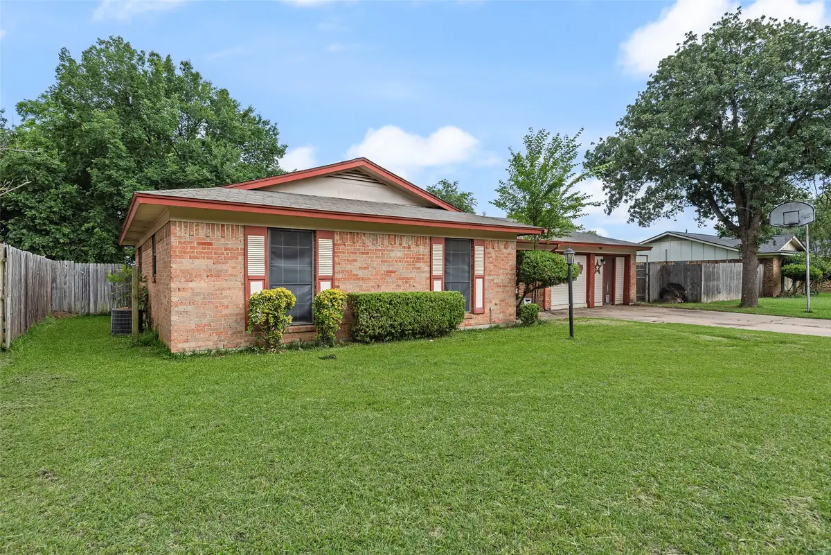 657 Sue Ann Lane, Burleson, TX 76028 - #1
