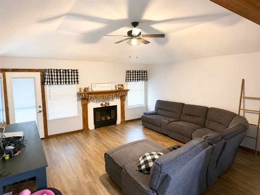 421 Arnold Avenue, Burleson, TX 76028 - #3