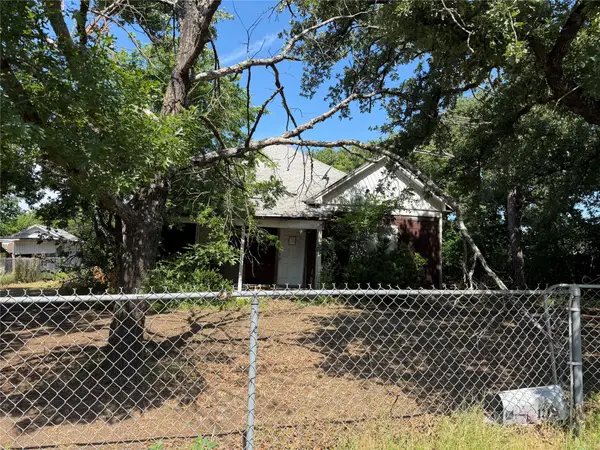 1205 N Elm Street, Weatherford, TX 76086