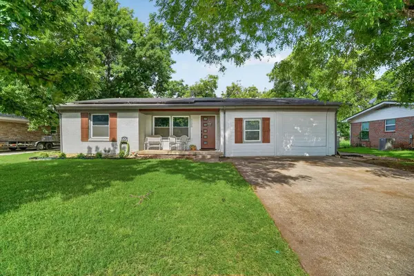 1120 Warden Street, Benbrook, TX 76126