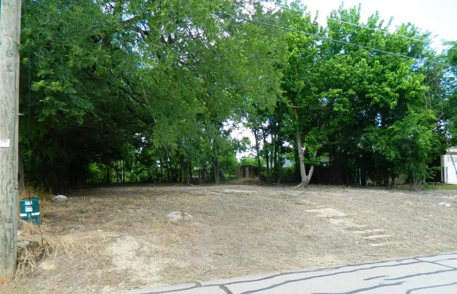 809 E 5th Street, Bonham, TX 75418 - #2
