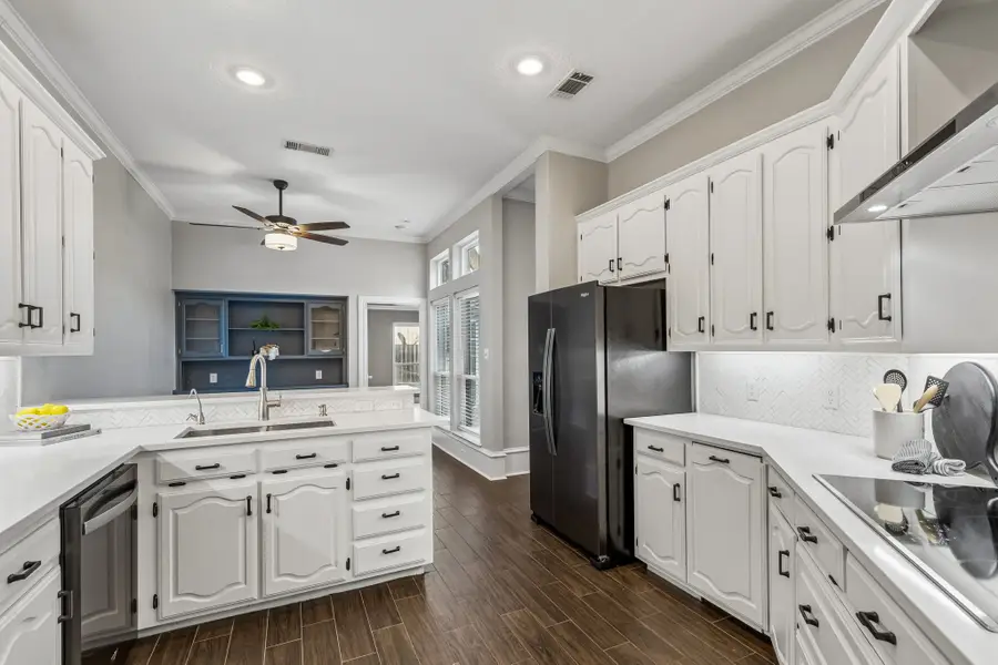 604 Shalamar Place, Irving, TX 75061 - #3