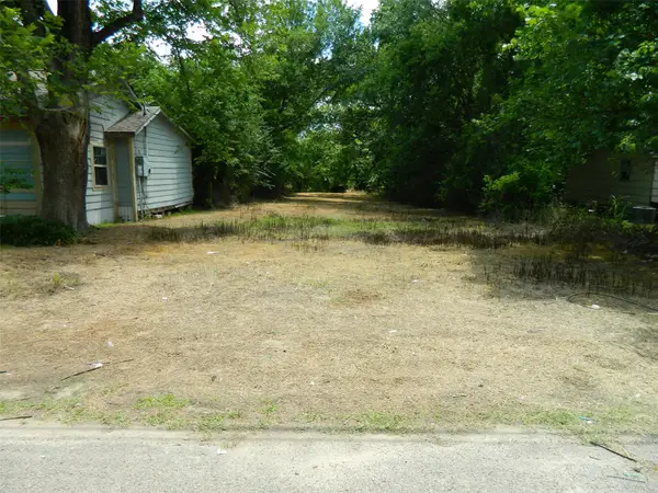 717 S 4th Street, Bonham, TX 75418