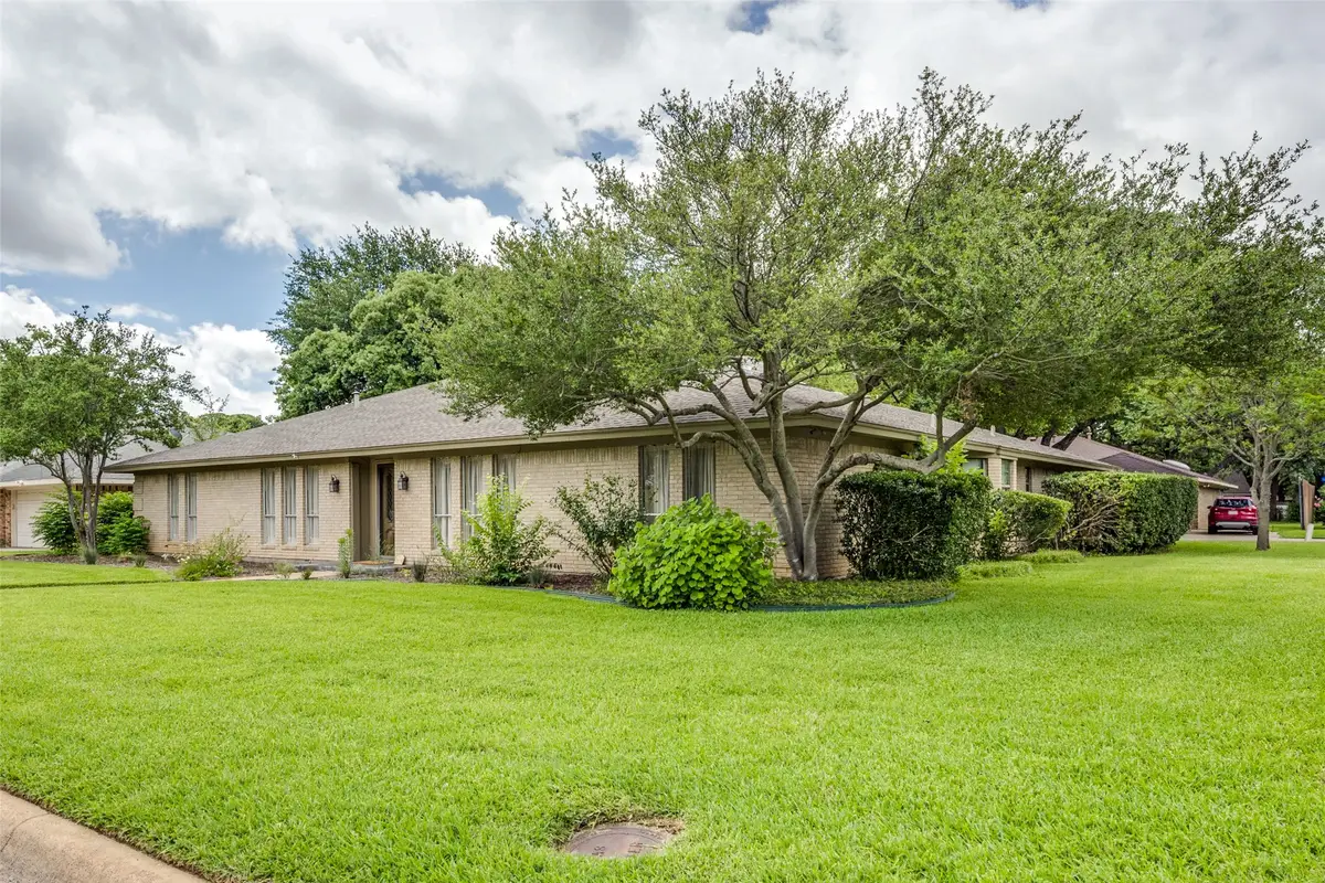 2414 Lakeview Circle, Arlington, TX 76013 - #1