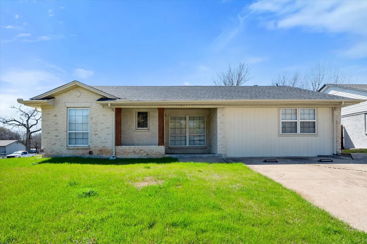 2316 Gilbert Circle, Arlington, TX 76010 - #1