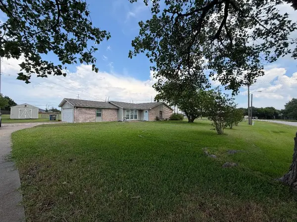 106 Pebble Creek Drive, Red Oak, TX 75154