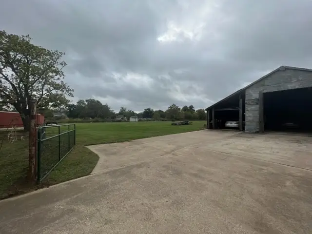 310 W Hughes Street, Collinsville, TX 76233 - #2