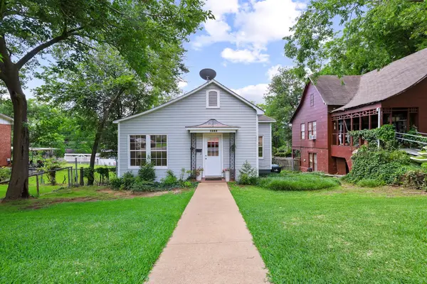 1322 W Chestnut Street, Denison, TX 75020